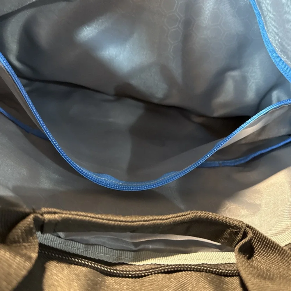 Dell laptop bag Padded 16x13 black  multi-pocket zippered Preowned- Stained‎